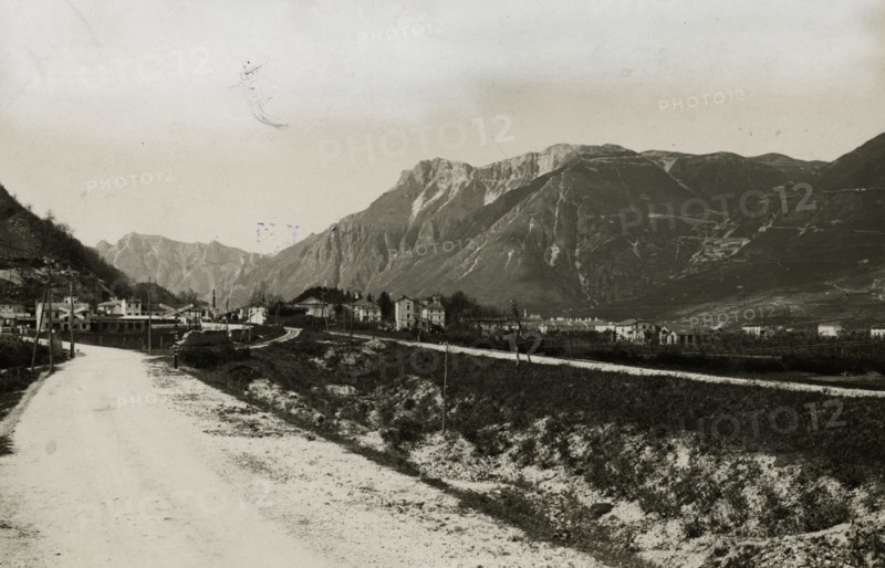 View of Piovene Rocchette and Mount Cengio. 1915-1918  before 1928