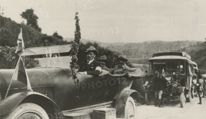 Luigi Vittorio Bertarelli dictates the itineraries of the Guide to Italy to the secretary Lena Papa. 1912-1915