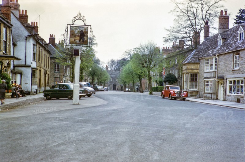 Cars parked on street outside the bear Hotel public house, Woodstock, Oxfordshire, England, UK 1956.