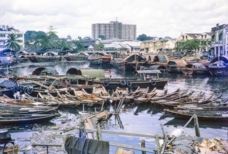 Port activity, sampan boats on the Singapore River, Singapore, southeast Asia c 1963.