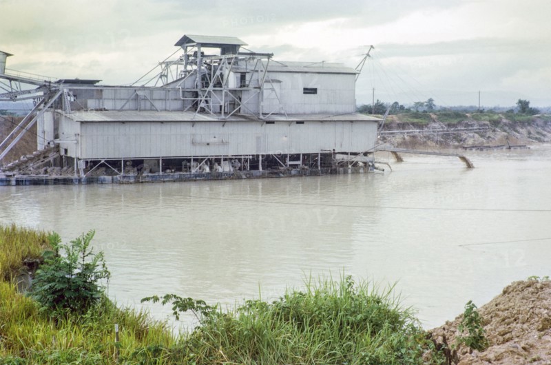 Tanjung Tualang Dredge No.5 (TT5) tin mining dredger built in England in 1938 by F.W.Payne & Son, Batu Gajah, Perak, Malaya, Malaysia, south east Asia 1965.