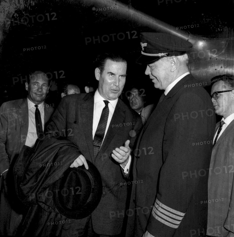 Laos conference in Geneva 1962: Gerhard Schroder's arrival at the airport