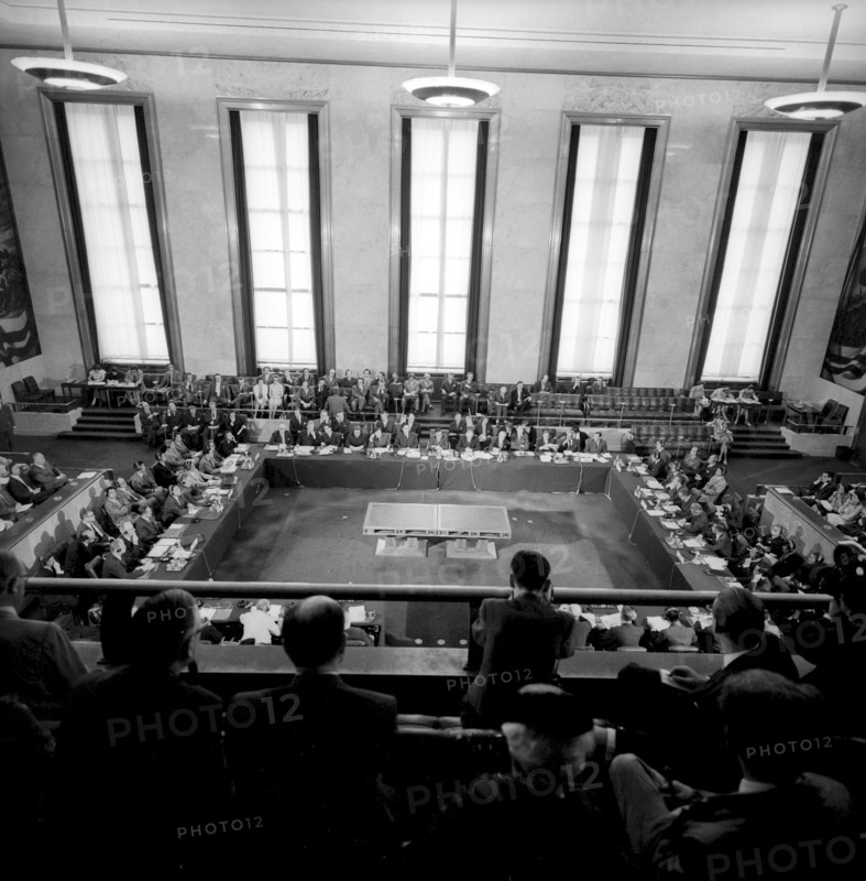 Laos conference in Geneva 1962: signing of the agreement