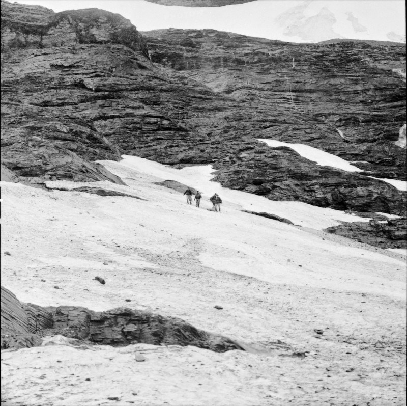 Mountain accident at the Eiger 1958: The bodies of the German Berthold Heger and Franz Schwarz were brought to the village