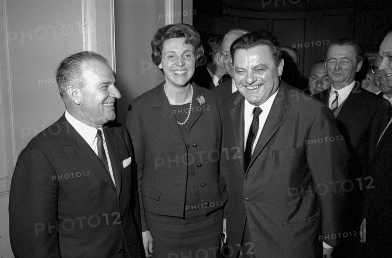 Federal Councilor Celio, Marianne and Franz Josef Strauss at congress hall Kongresshaus, 1967