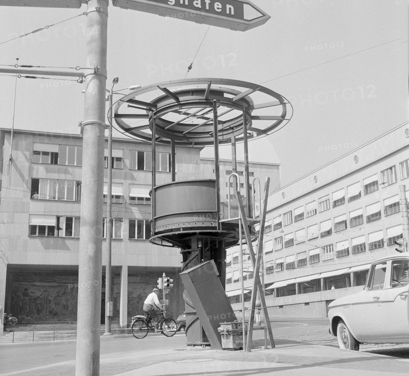 Traffic policeman' s pulpit in Zurich 1959