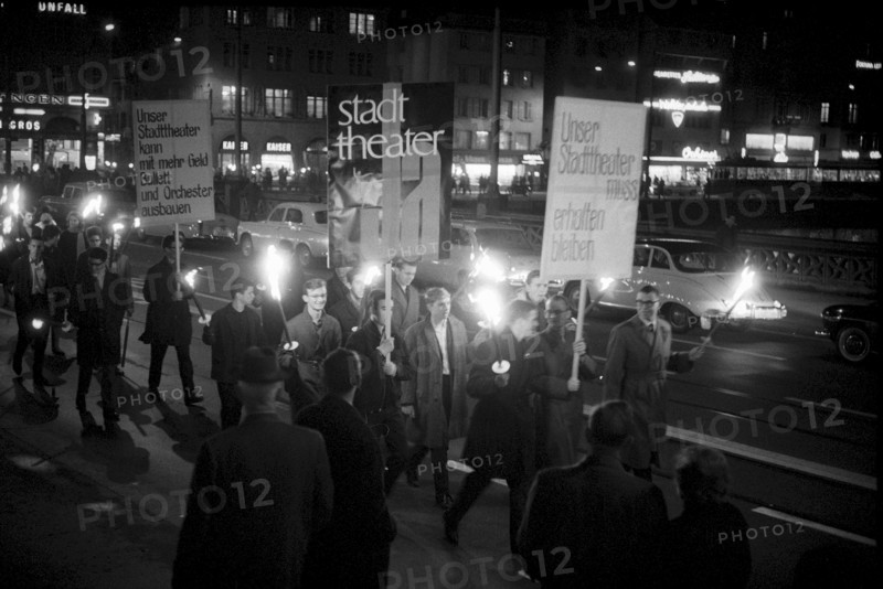 Students demonstrating for the Stadttheater Zurich, 1962