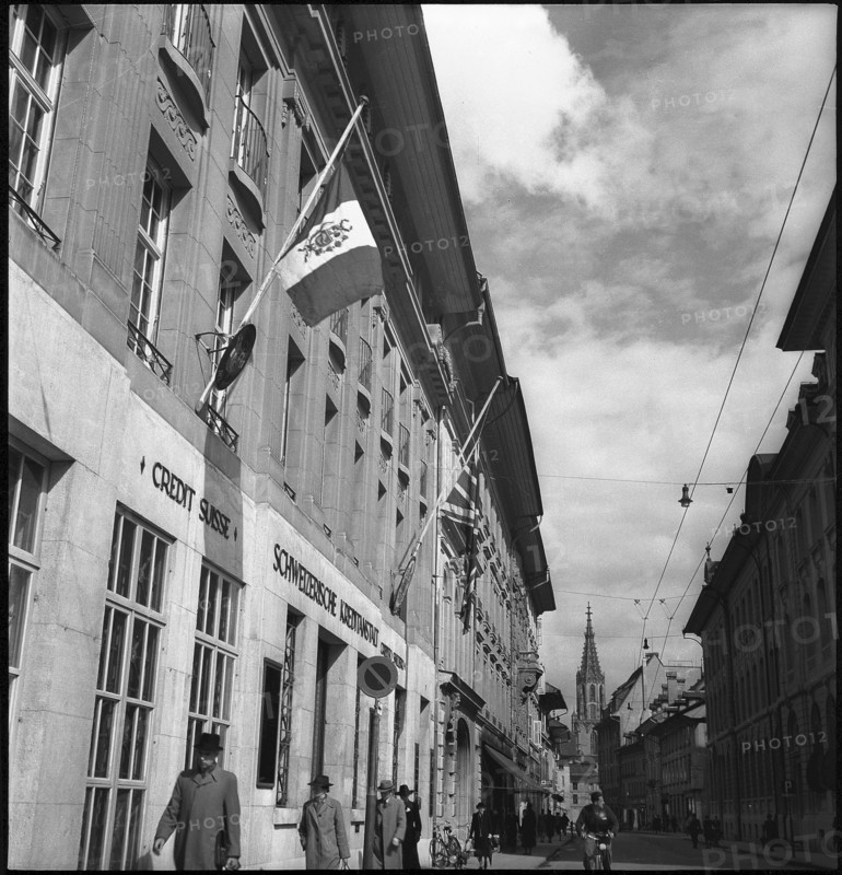 Death of U.S. president Roosevelt. flags at half-mast in Berne 1945