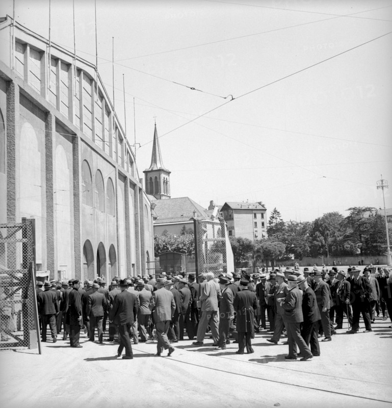 Members of the National Council visiting ICRC in Geneva, 1945