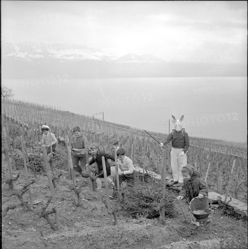 Visit of the Easter bunny in Grandvaux 1958
