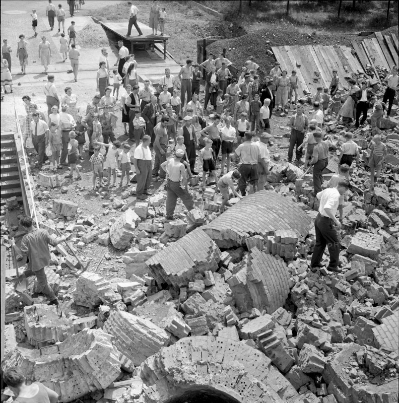 Blasting of the last high chimney of the Saline Riburg, Mohlin 1958