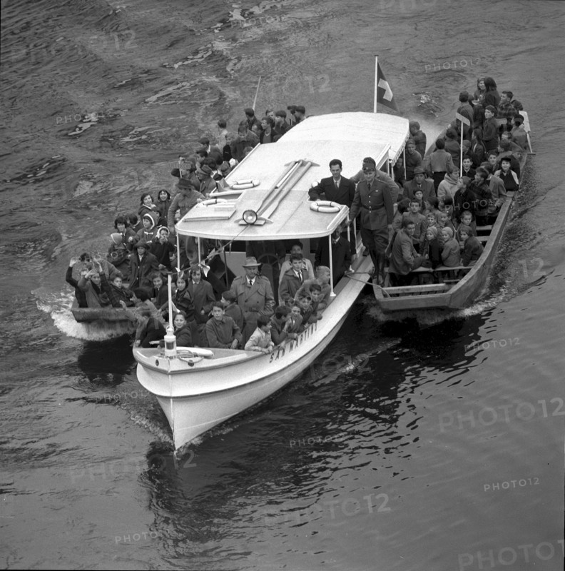 Eglisau, children from Zurich during school outing, 1957