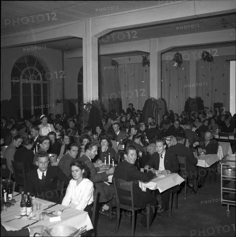 Christmas Eve 1950: Christmas Eve, Christmas party, Bally