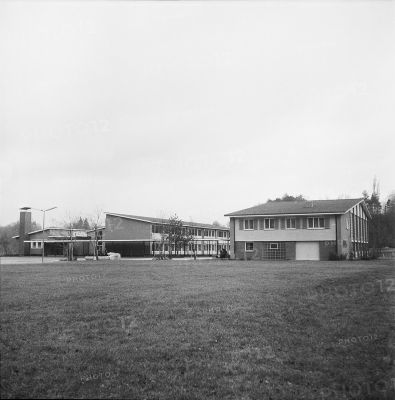 School 'Im Werd' with Kindergarten, Adliswil 1959