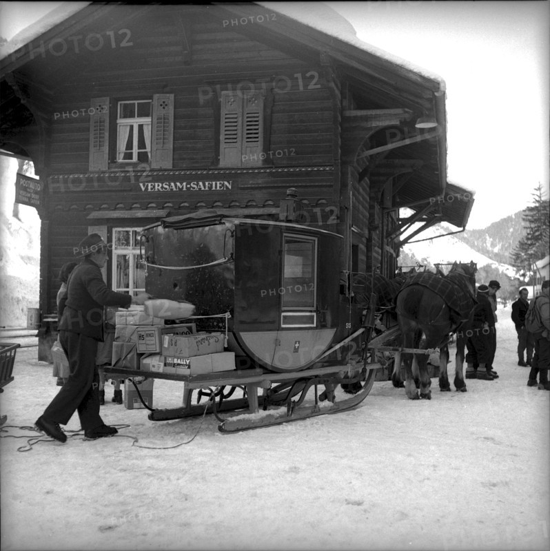 Post sledge Versam - Safien, loading,  1953
