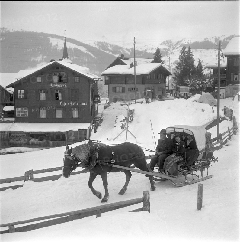 Post sleigh arriving in Pany 1953