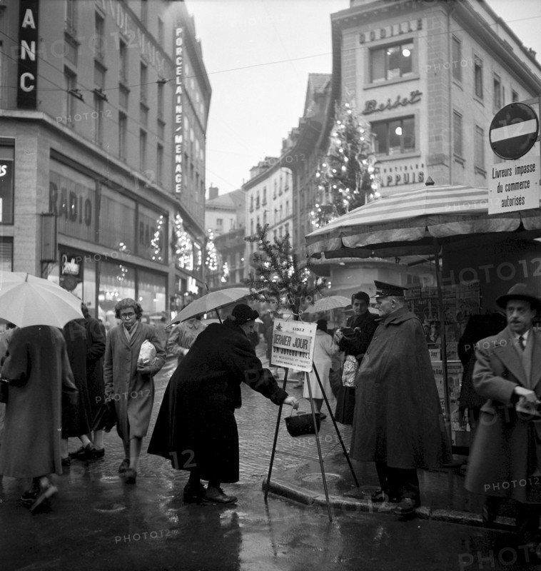 Salvation army collecting money in christmas time,Lausanne 1952