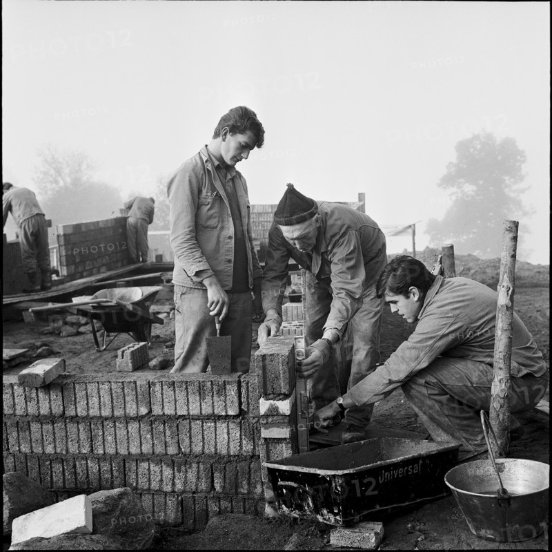 Self-help course for bricklayer in Treyvaux, 1964