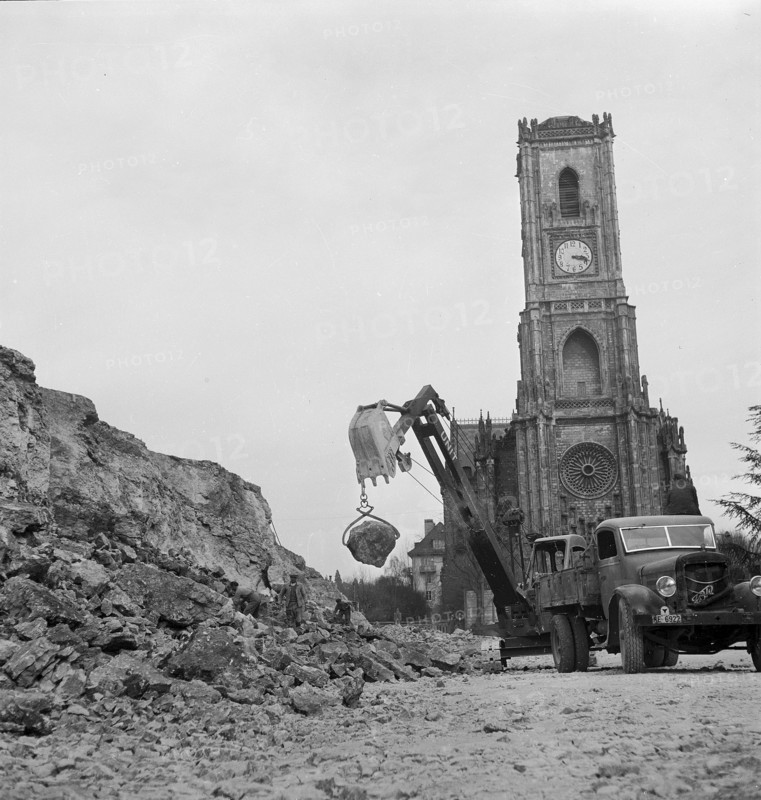 Connection road Neuchatel - St. Blaise under construction 1950