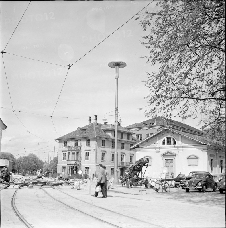 Installation of neon street light, Heimplatz Zurich 1953