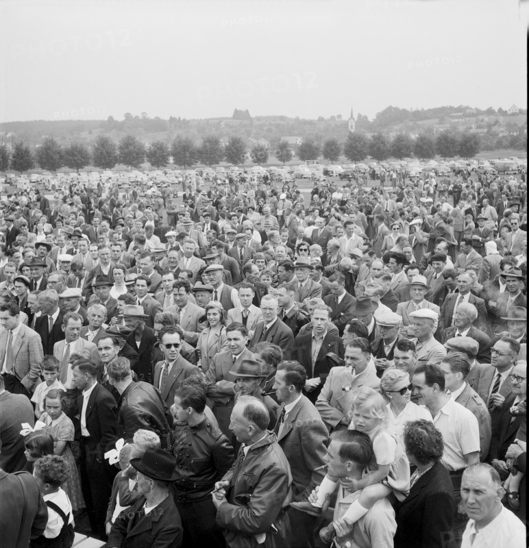 Road user meeting in Dubendorf to define unwritten traffic regulation guideline, 1953