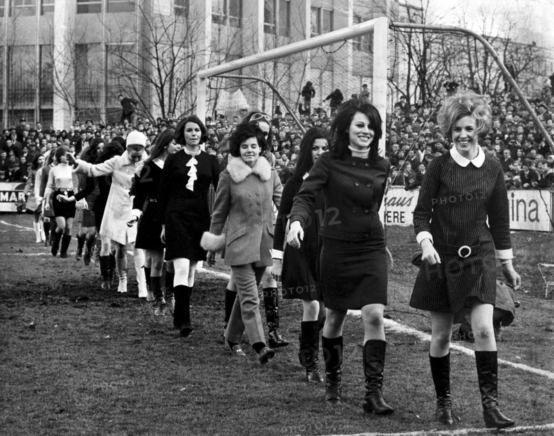 Miss Switzerland 1968 candidates on the pitch before semifinal of the Cup in Winterthur