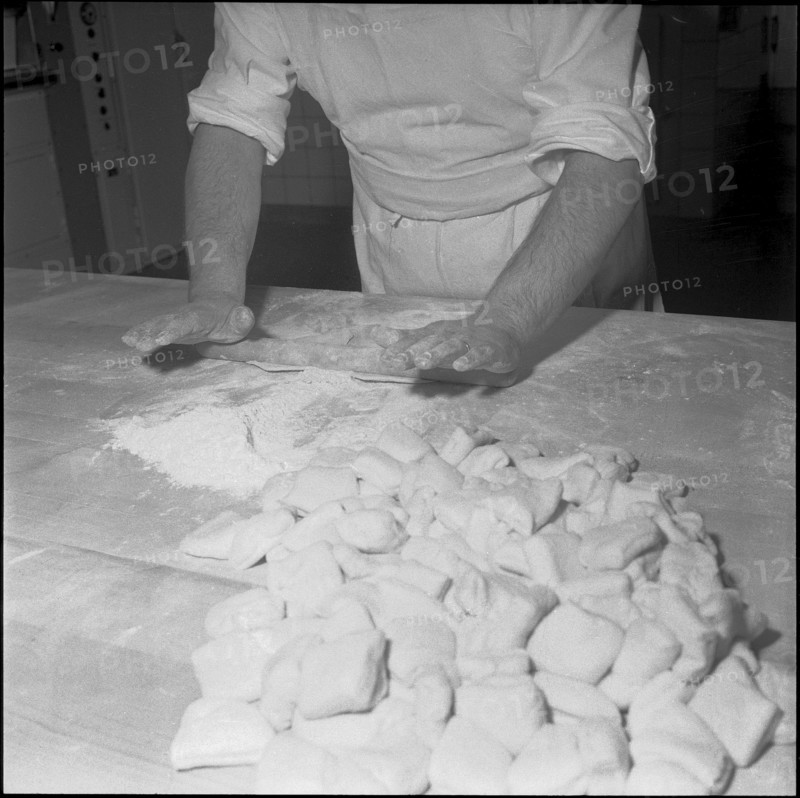 Course for making bread at technical college for baker, Lucerne 1958