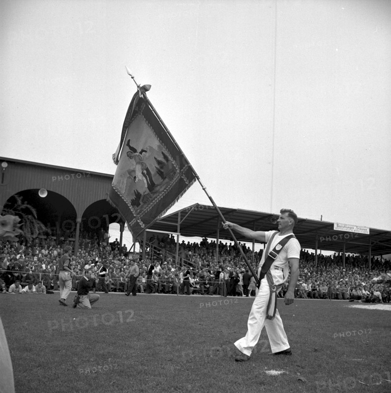 Swiss wrestling festival 1950 in Grenchen: flag swinger