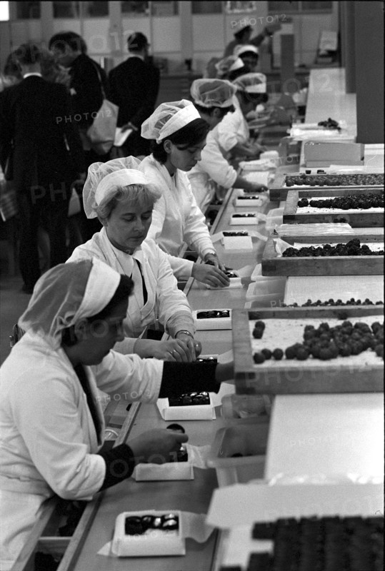 Workers at the chocolate factory Grison AG in Chur 1969