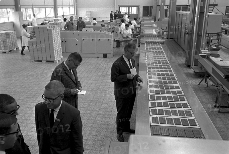 Chocolate factory Chocolat Suchard SA in Neuenburg-Serrieres 1967