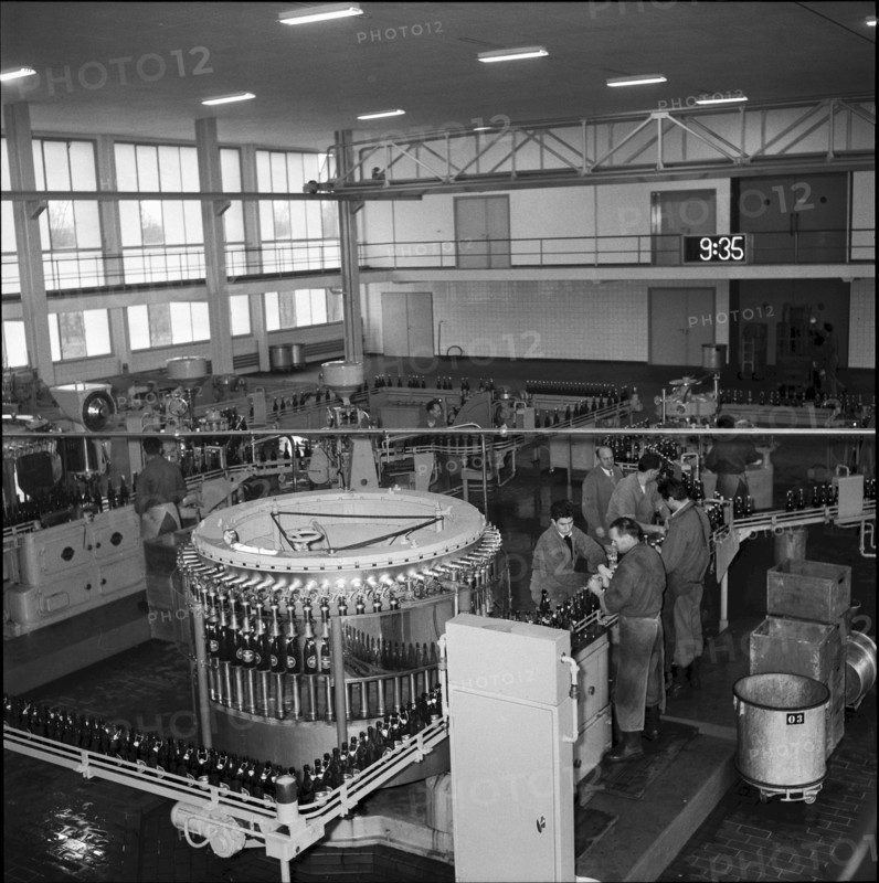 Bottling mashine in the Hurlimann Brewery, Zurich 1959