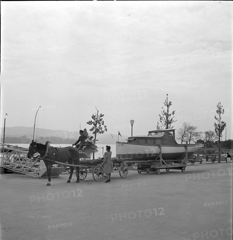 Boat transport by horse-drawn carriage in Zurich 1941