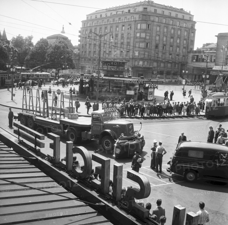 Clash between a truck and a car, Place Cornavin Geneva 1959