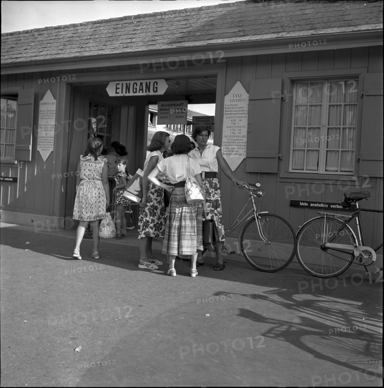 Women at the entrance to a swimming bath in Zurich 1952