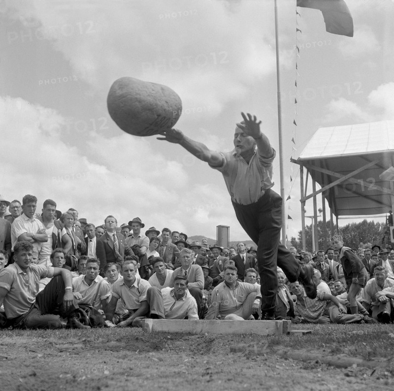 Swiss wrestling festival Thun 1956, Stone Throwing: winner Ulrich Melk