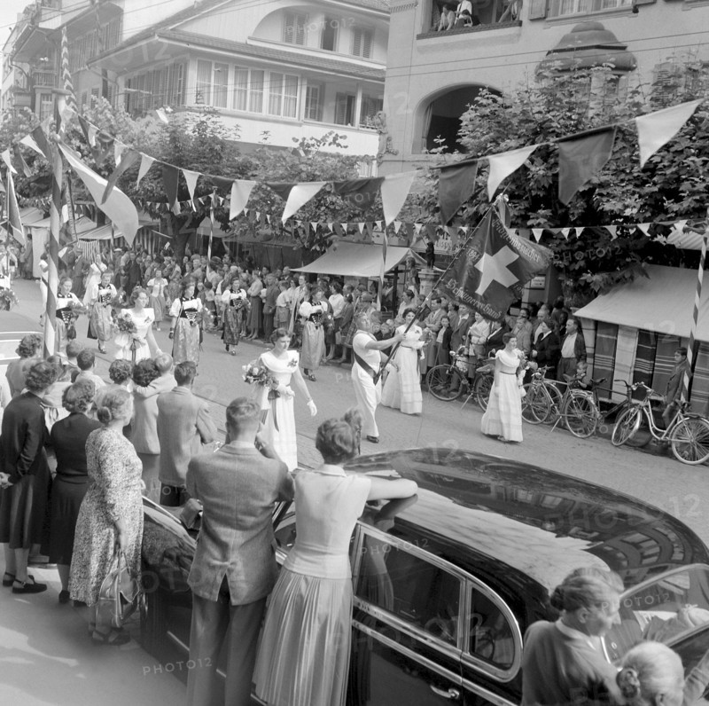 Swiss wrestling festival Thun 1956: parade