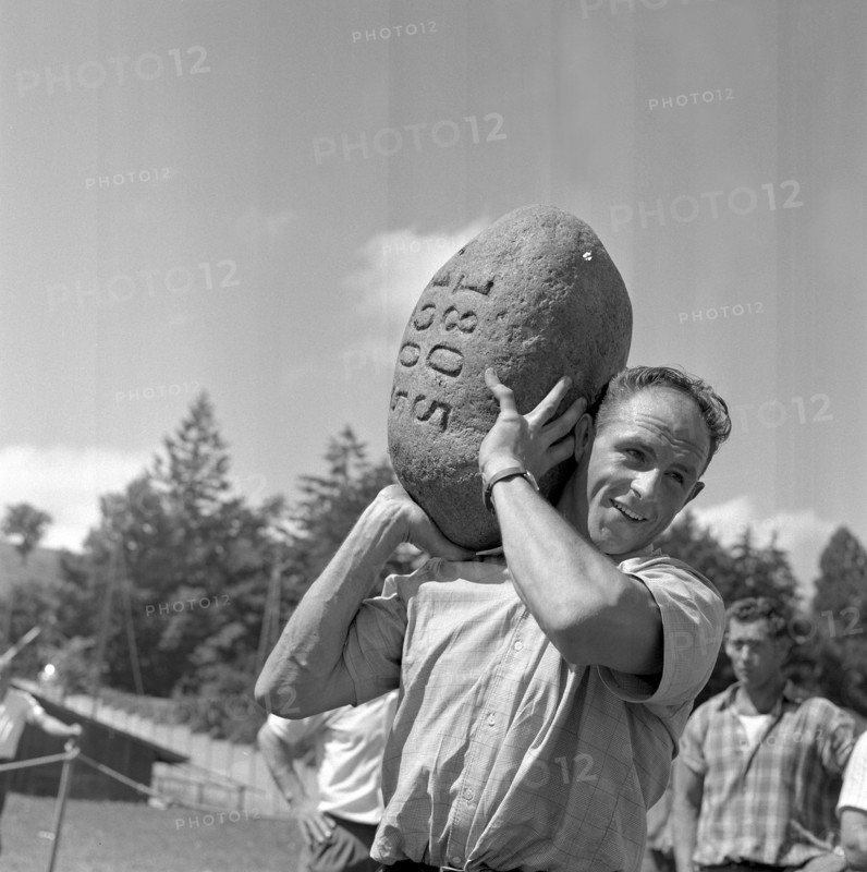 Swiss wrestling festival Freiburg 1958, Stone Throwing: winner Sutter