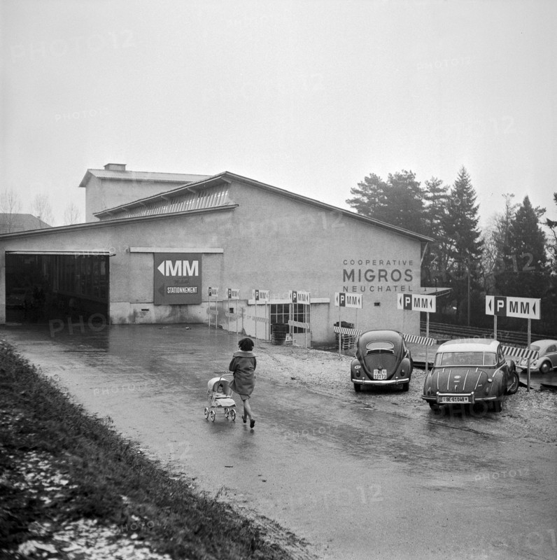 Neuchatel, customer parking of the new Migros branch, 1962