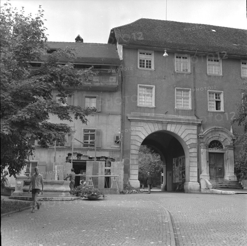 Franziskanertor and Saulenbrunnen in Solothurn, 1961