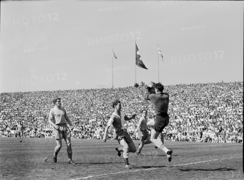 Swiss cup 1956/57, semi-final: FC La Chaux-de-Fonds - Grasshopper Club Zurich