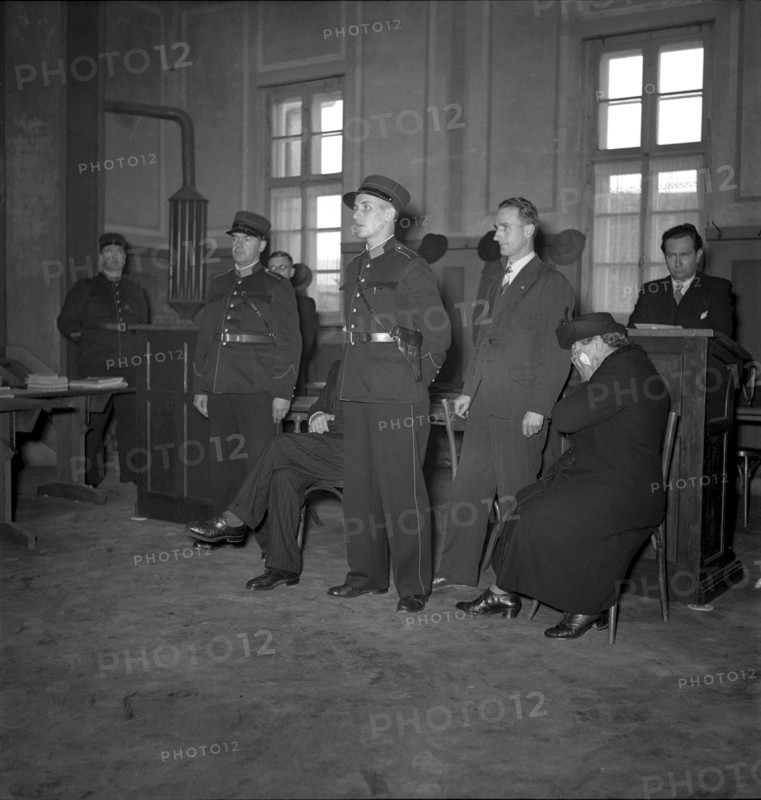 Homicide case Haberthur 1949: Frieda Haberthur crying after the rendition of judgement