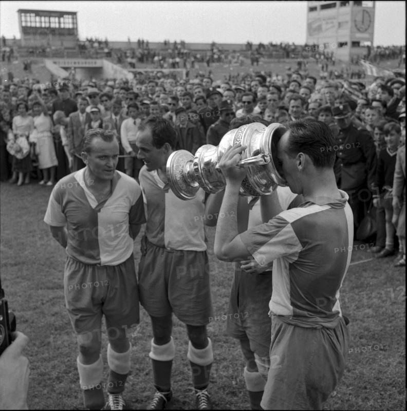 Swiss cup 1955/56, cup final: Young Boys - Grasshopper-Club Zurich. GC players celebrating