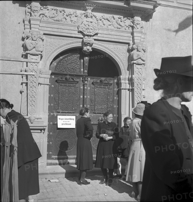 Opening of the Glarus museum in the Freulerpalast, Nafels 1946