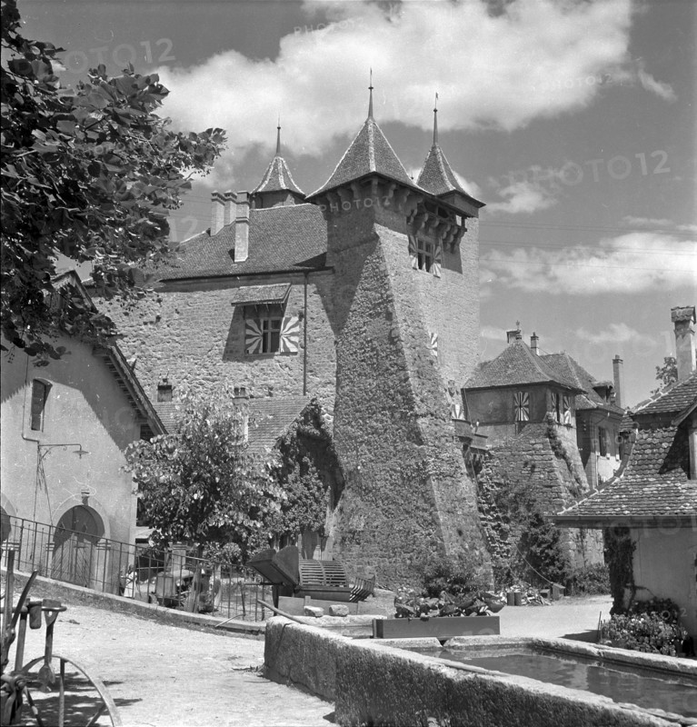 Vaumarcus Castle, 1945