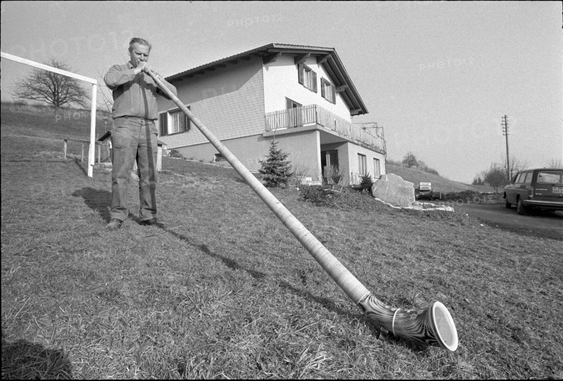 Alphorn-maker Josef Emmenegger, Eich 1973