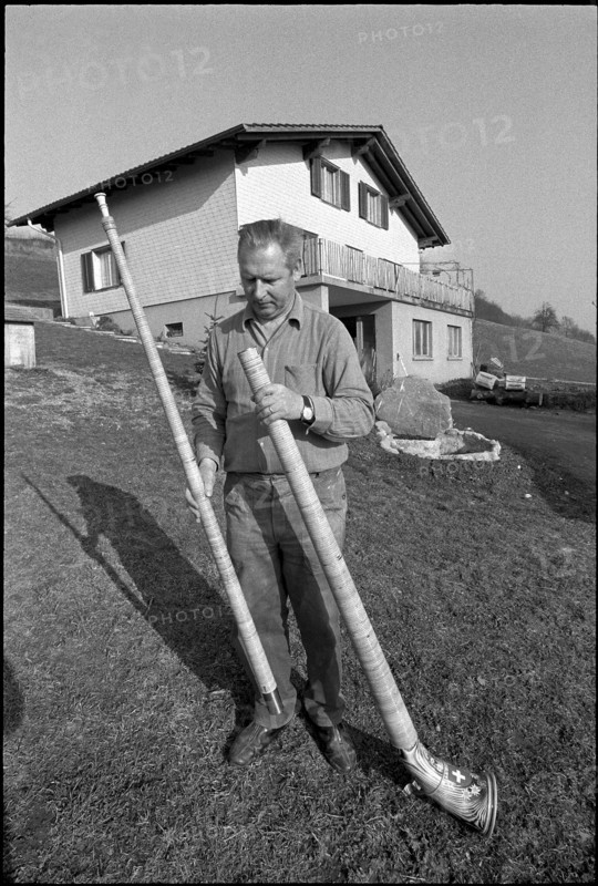 Alphorn-maker Josef Emmenegger, Eich 1973