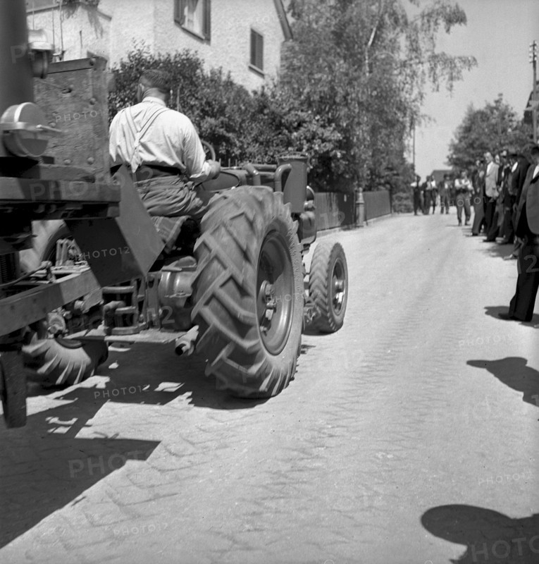 Tractor with wood gasifier at course for tractors, Winterthur 1941