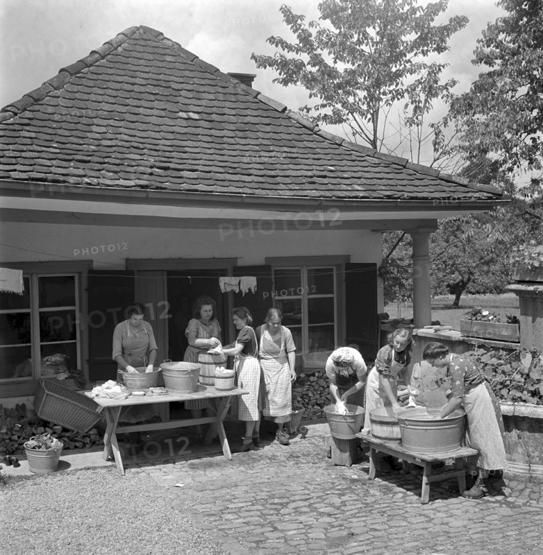Washing clothes outdoor at women's school 'Heim' in Neukirch an der Thur, 1940