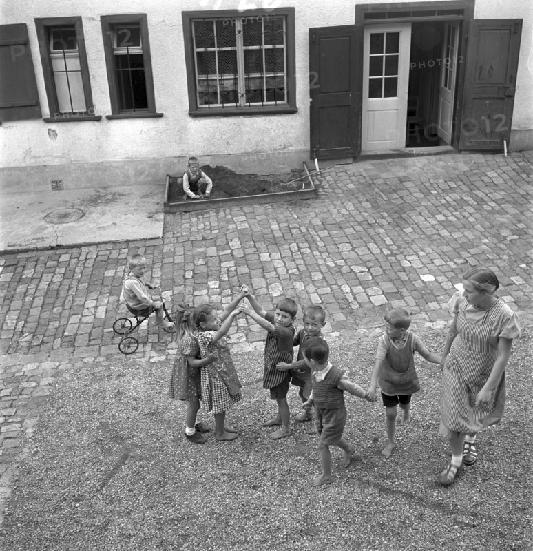 Looking after children at women's school 'Heim' in Neukirch an der Thur, 1940