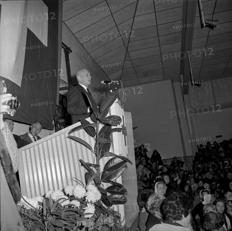 Yul Brynner supporting ""Bread for all"", Lausanne 1962
